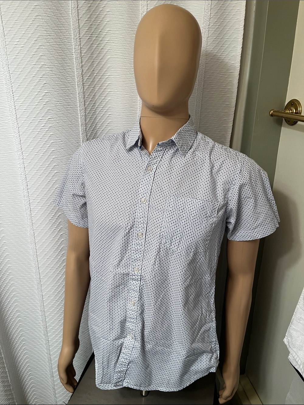 Men's Golf Short-Sleeve Button-Down Shirt in White with Navy Microprint